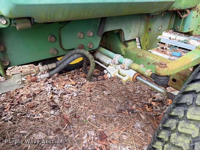 image for item DT2943 1990 John Deere 870 tractor