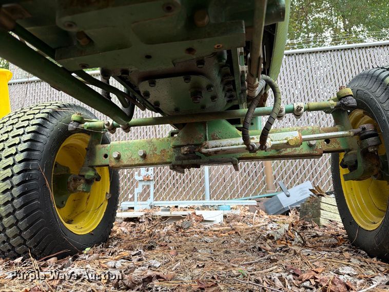 image for item DT2943 1990 John Deere 870 tractor