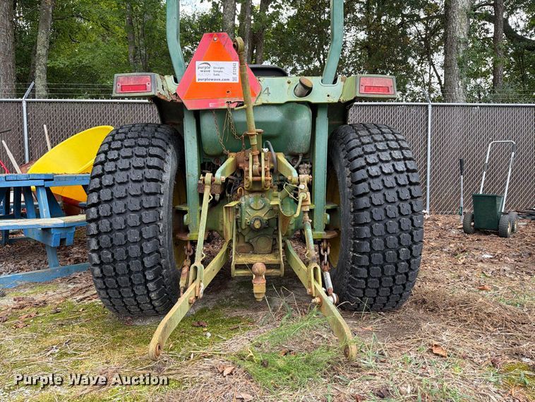 image for item DT2943 1990 John Deere 870 tractor