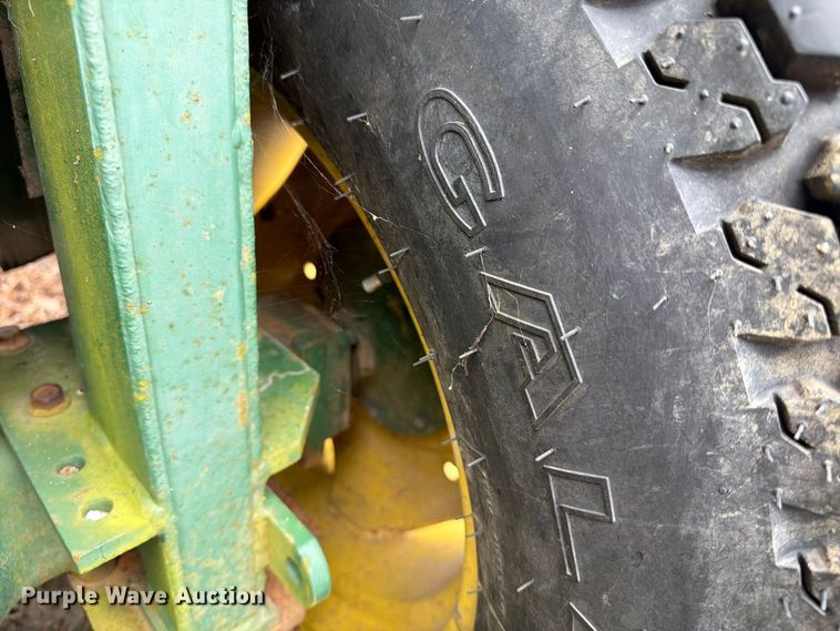 image for item DT2943 1990 John Deere 870 tractor