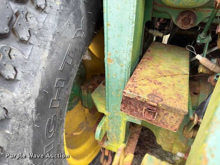 image for item DT2943 1990 John Deere 870 tractor
