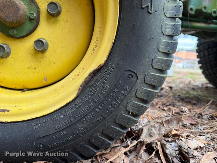 image for item DT2943 1990 John Deere 870 tractor