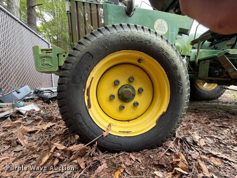image for item DT2943 1990 John Deere 870 tractor