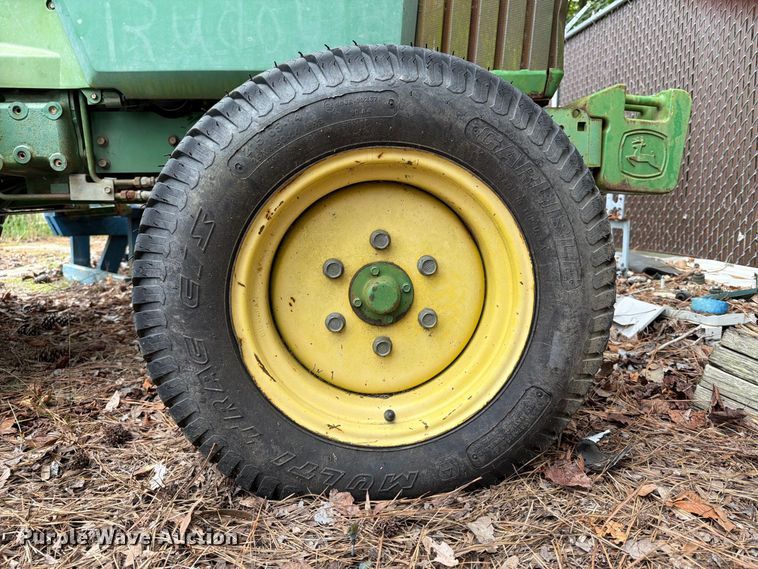 image for item DT2943 1990 John Deere 870 tractor