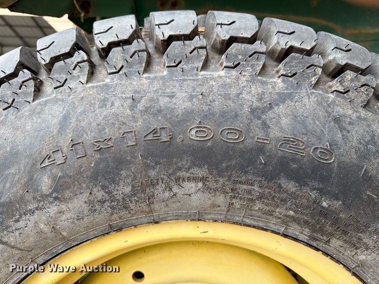 image for item DT2943 1990 John Deere 870 tractor