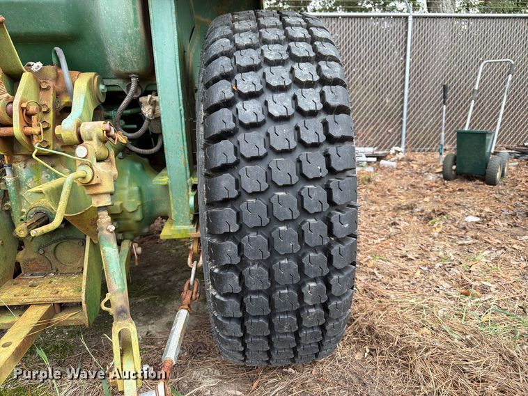 image for item DT2943 1990 John Deere 870 tractor