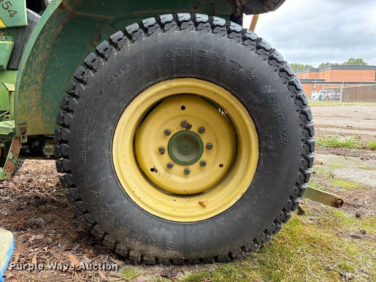 image for item DT2943 1990 John Deere 870 tractor
