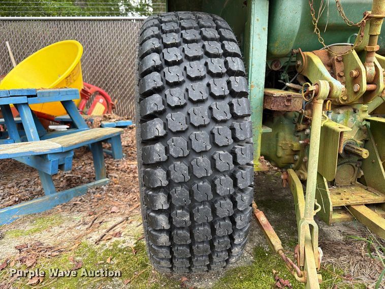 image for item DT2943 1990 John Deere 870 tractor