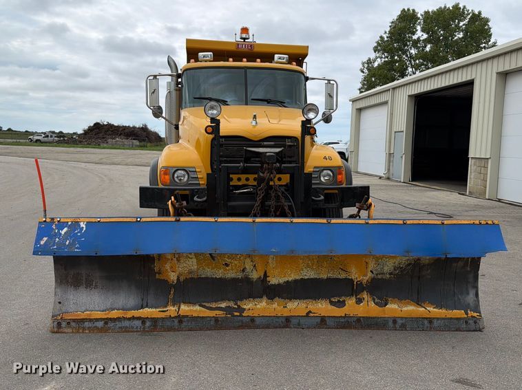 image for item DV2075 2006 Mack CV712 dump truck