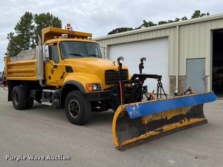 image for item DV2075 2006 Mack CV712 dump truck