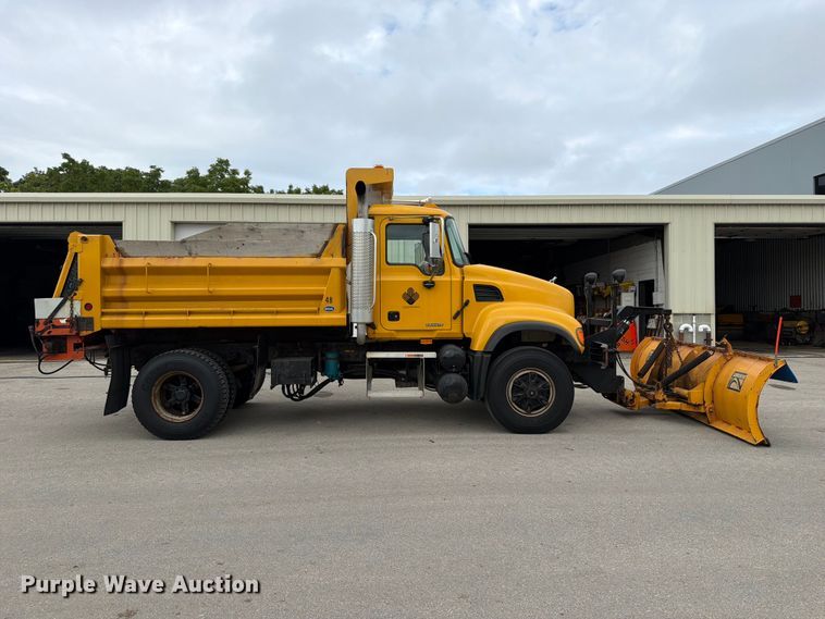 image for item DV2075 2006 Mack CV712 dump truck