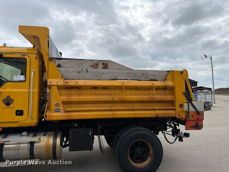 image for item DV2075 2006 Mack CV712 dump truck