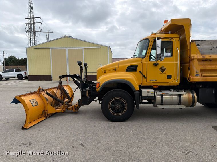 image for item DV2075 2006 Mack CV712 dump truck