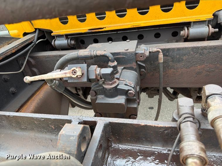 image for item DV2075 2006 Mack CV712 dump truck