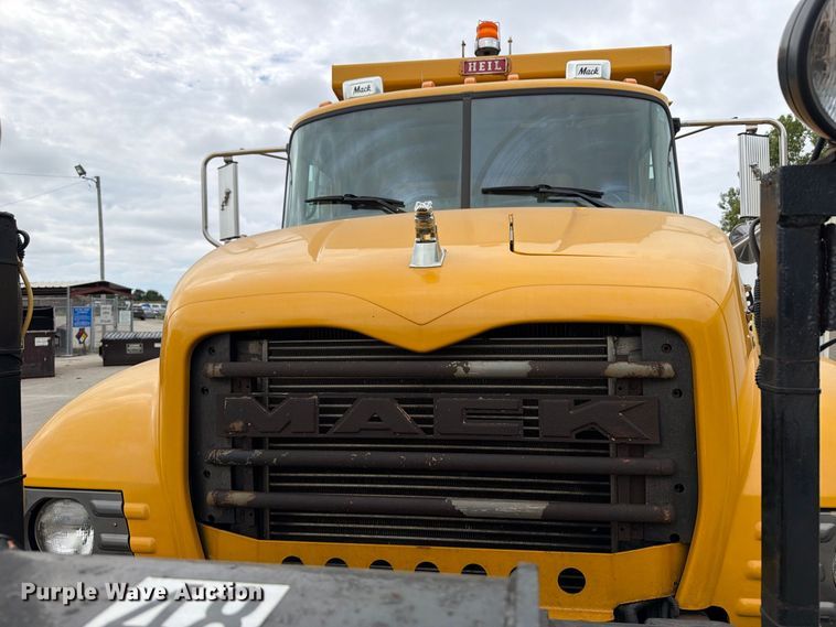 image for item DV2075 2006 Mack CV712 dump truck
