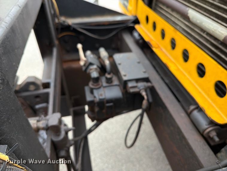 image for item DV2075 2006 Mack CV712 dump truck