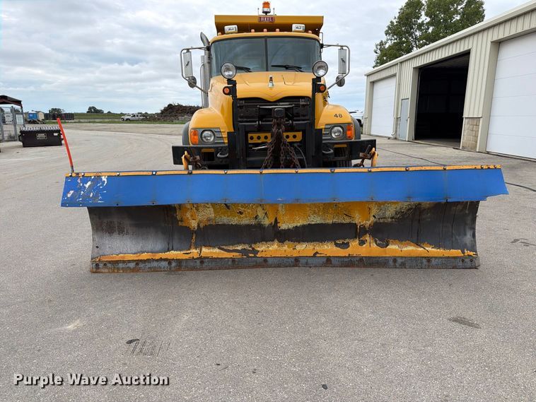 image for item DV2075 2006 Mack CV712 dump truck