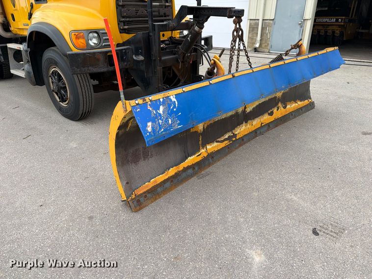 image for item DV2075 2006 Mack CV712 dump truck