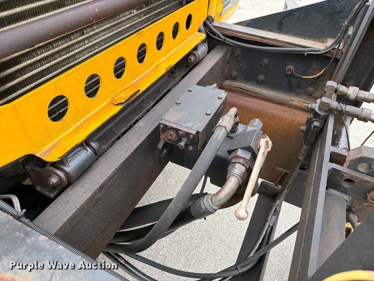 image for item DV2075 2006 Mack CV712 dump truck