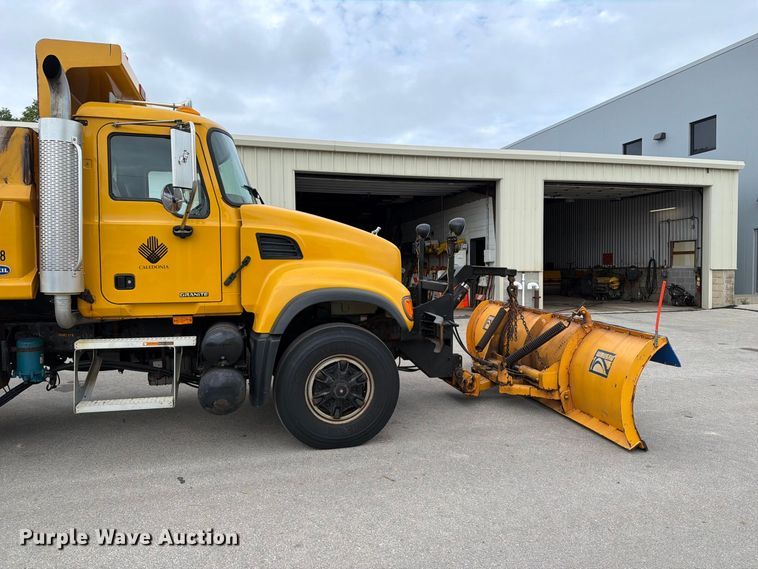 image for item DV2075 2006 Mack CV712 dump truck