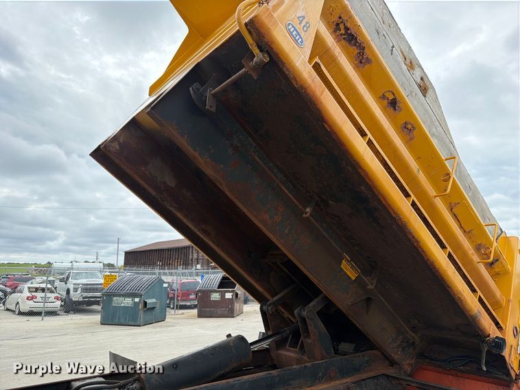 image for item DV2075 2006 Mack CV712 dump truck