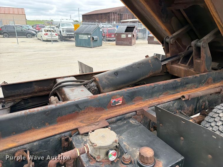 image for item DV2075 2006 Mack CV712 dump truck