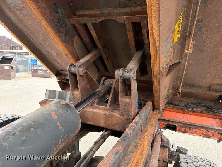 image for item DV2075 2006 Mack CV712 dump truck