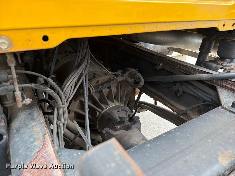 image for item DV2075 2006 Mack CV712 dump truck