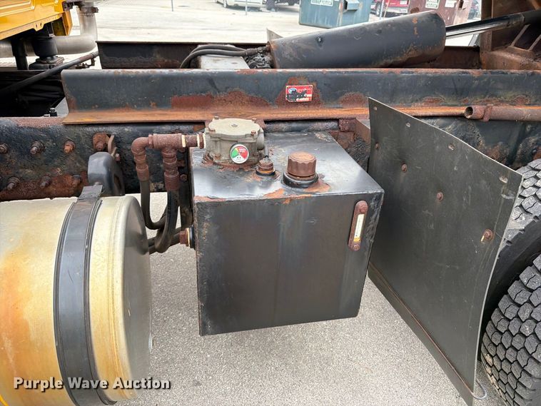 image for item DV2075 2006 Mack CV712 dump truck
