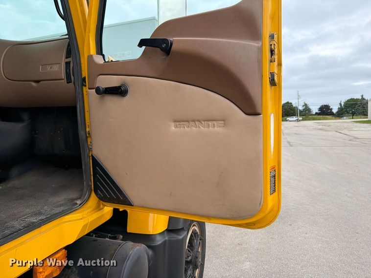 image for item DV2075 2006 Mack CV712 dump truck