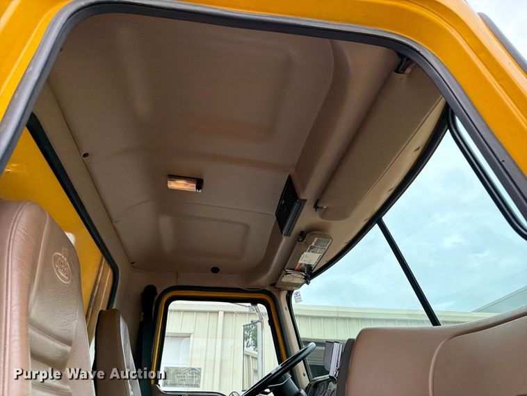 image for item DV2075 2006 Mack CV712 dump truck