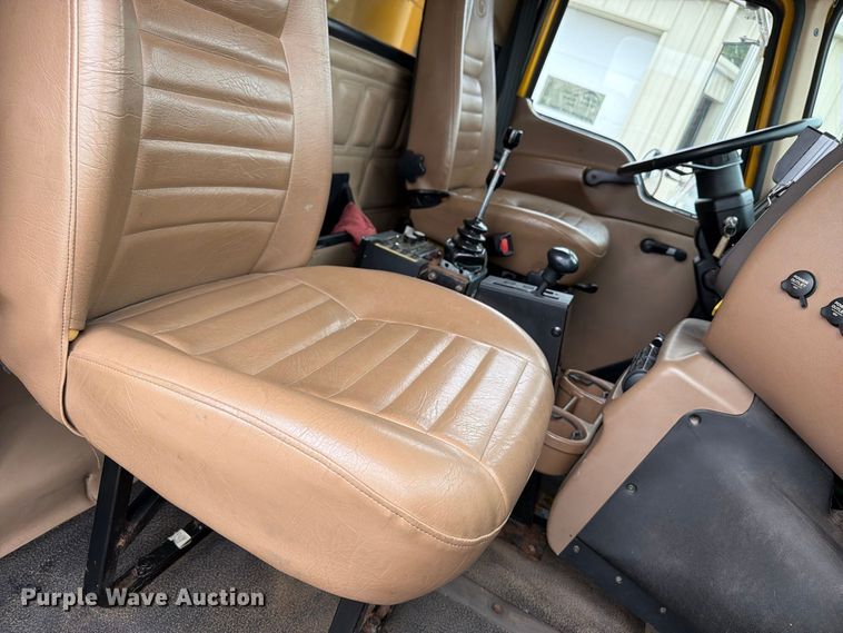 image for item DV2075 2006 Mack CV712 dump truck