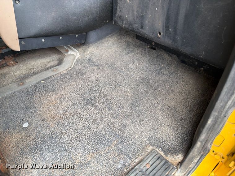 image for item DV2075 2006 Mack CV712 dump truck