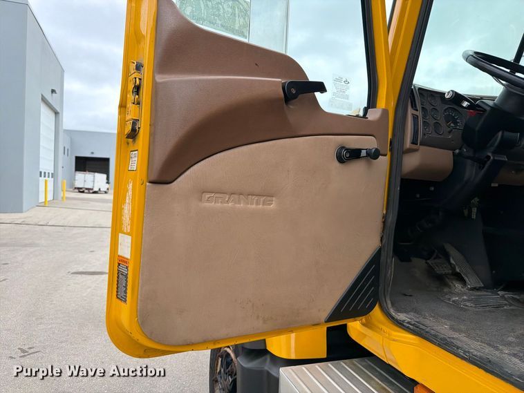 image for item DV2075 2006 Mack CV712 dump truck
