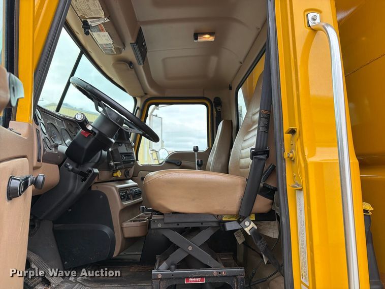 image for item DV2075 2006 Mack CV712 dump truck