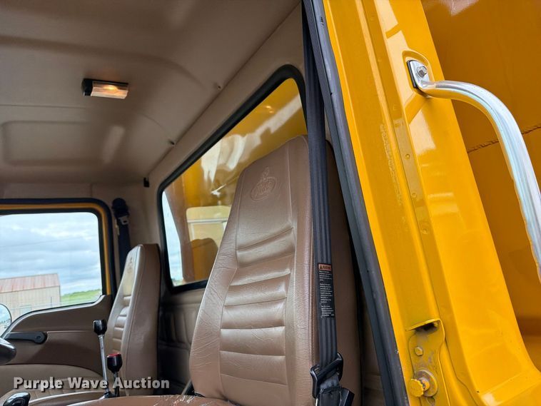 image for item DV2075 2006 Mack CV712 dump truck