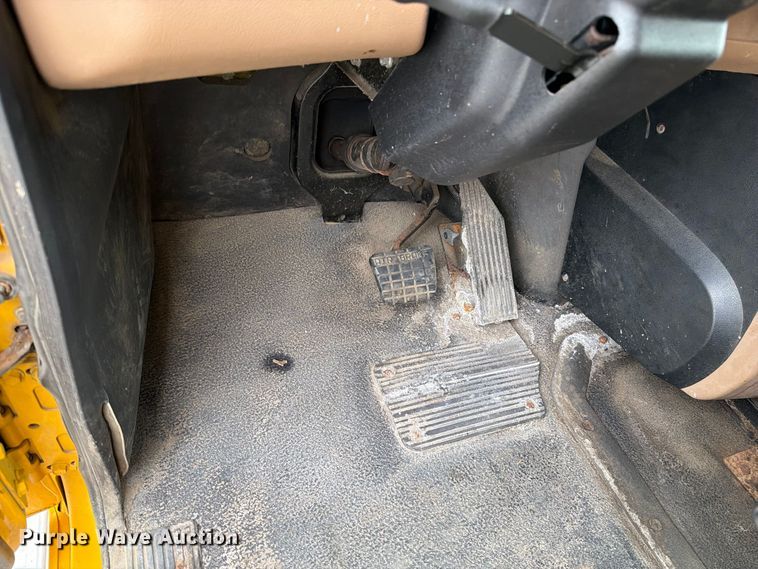 image for item DV2075 2006 Mack CV712 dump truck