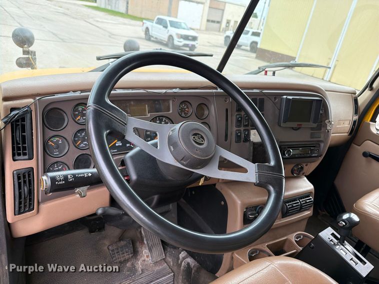 image for item DV2075 2006 Mack CV712 dump truck