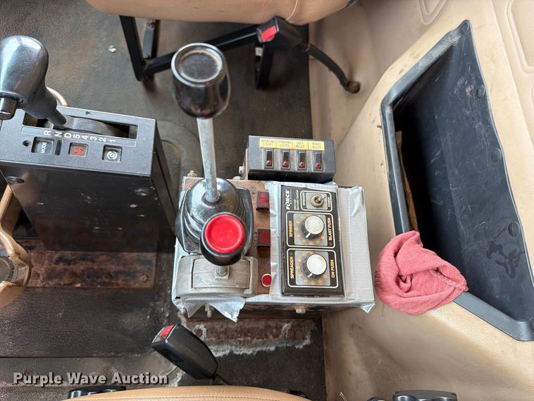 image for item DV2075 2006 Mack CV712 dump truck