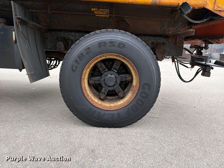 image for item DV2075 2006 Mack CV712 dump truck