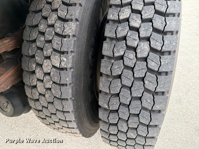 image for item DV2075 2006 Mack CV712 dump truck