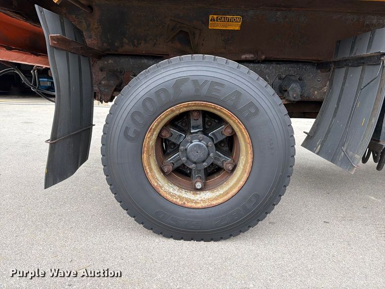 image for item DV2075 2006 Mack CV712 dump truck