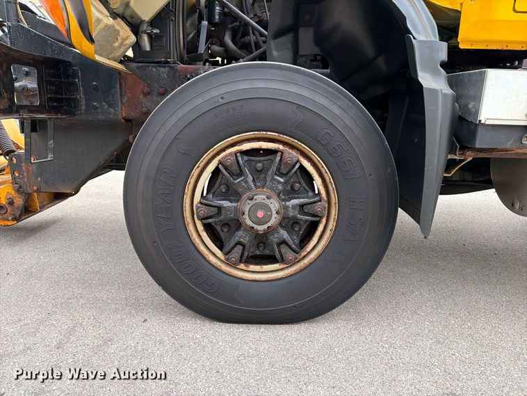 image for item DV2075 2006 Mack CV712 dump truck