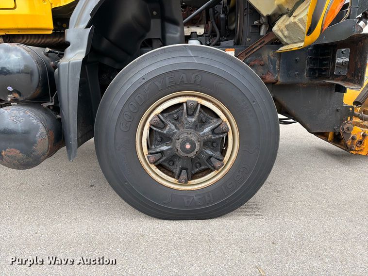 image for item DV2075 2006 Mack CV712 dump truck