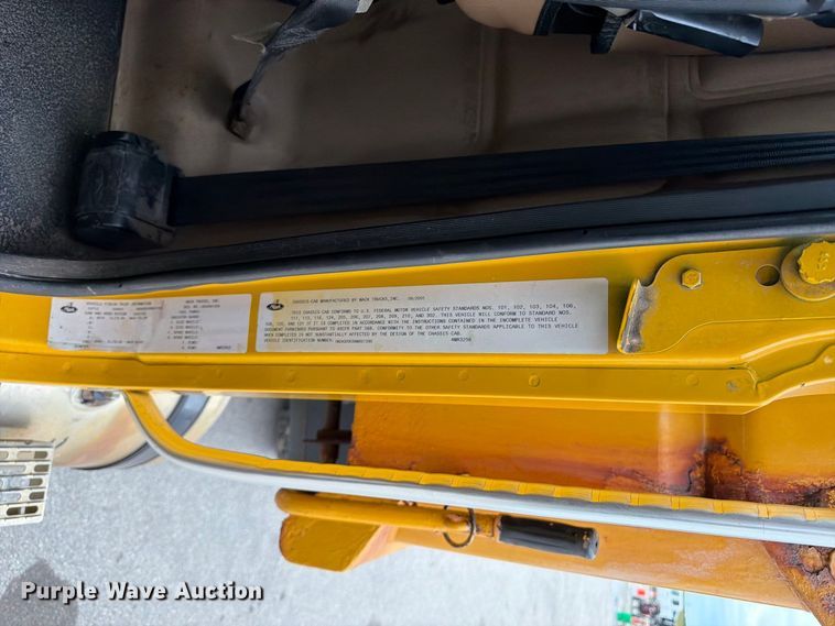 image for item DV2075 2006 Mack CV712 dump truck