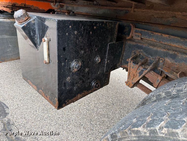 image for item DV2076 1998 International 2554 dump truck