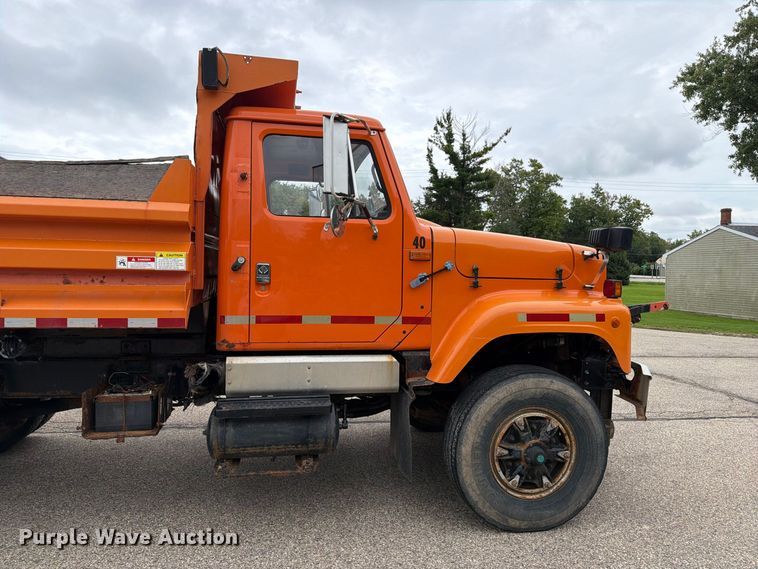 image for item DV2076 1998 International 2554 dump truck
