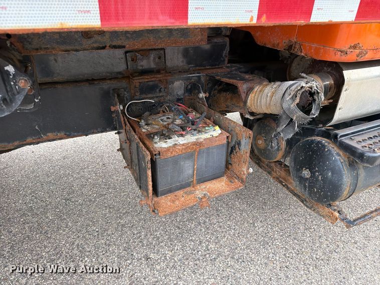image for item DV2076 1998 International 2554 dump truck