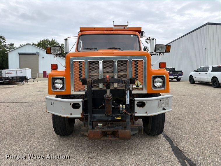 image for item DV2076 1998 International 2554 dump truck