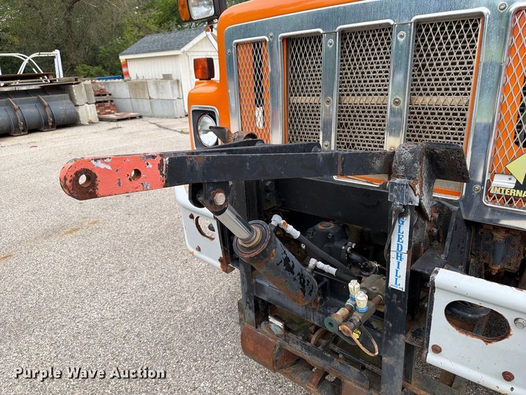 image for item DV2076 1998 International 2554 dump truck